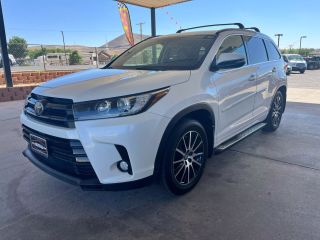 2017 TOYOTA HIGHLANDER SE