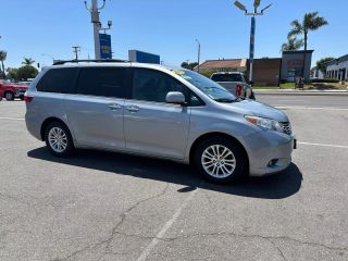 2015 TOYOTA SIENNA XLE