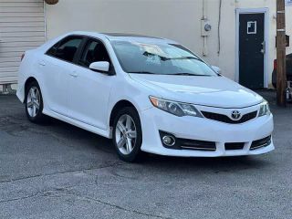 2014 TOYOTA CAMRY SE