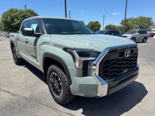 2025 TOYOTA TUNDRA CREWMAX SR5 PICKUP 4D 5 1/2 FT