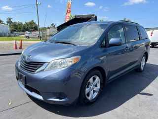 2014 TOYOTA SIENNA LE