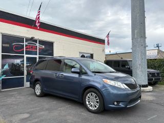 Image of 2014 TOYOTA SIENNA