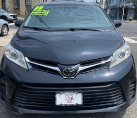 2018 TOYOTA SIENNA LE