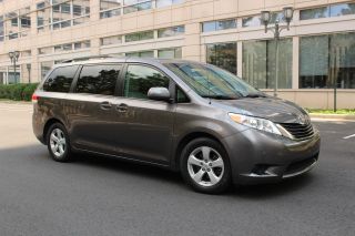 Image of 2011 TOYOTA SIENNA