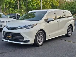 Image of 2021 TOYOTA SIENNA
