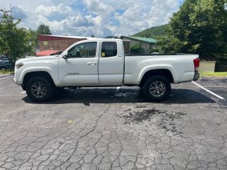 2016 TOYOTA TACOMA SR5