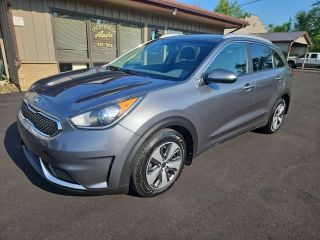 2017 KIA NIRO LX