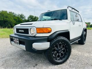 Image of 2013 TOYOTA FJ CRUISER