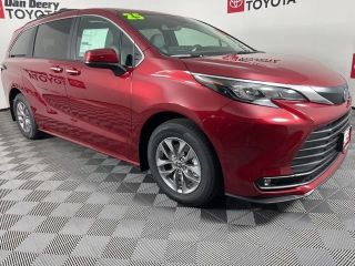 2025 TOYOTA SIENNA XLE