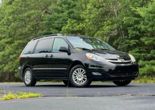 Image of 2010 TOYOTA SIENNA