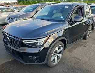 Image of 2023 VOLVO XC40