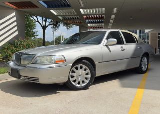 Image of 2009 LINCOLN TOWN CAR