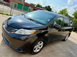 Image of 2012 TOYOTA SIENNA