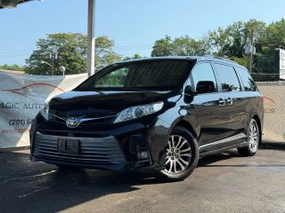 Image of 2018 TOYOTA SIENNA