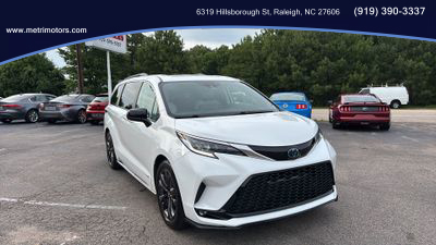 2021 Toyota Sienna - Image 1
