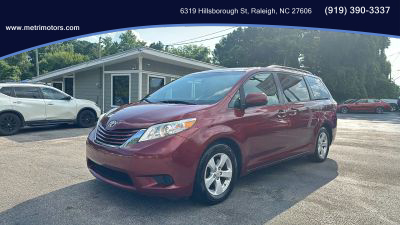 2017 Toyota Sienna - Image 1