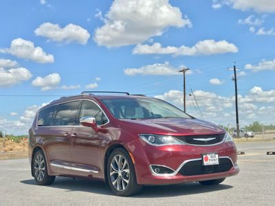 2017 CHRYSLER PACIFICA VAN V6, 3.6 LITER LIMITED MINIVAN 4D