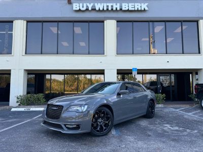 2019 CHRYSLER 300S HEMI  SEDAN V8, HEMI, 5.7 LITER 300S SEDAN 4D