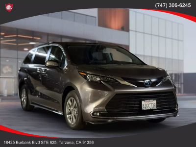 2022 Toyota Sienna - Image 1