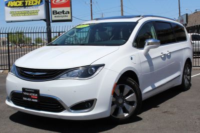 2017 Chrysler Pacifica Hybrid - Image 1