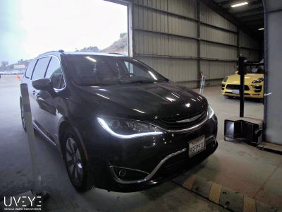 2018 Chrysler Pacifica Hybrid - Image 1