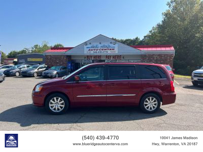 2016 Chrysler Town & Country - Image 1