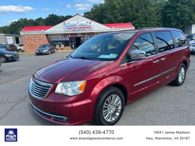 2016 Chrysler Town & Country - Image 1