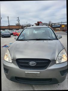 2009 Kia Rondo - Image 1
