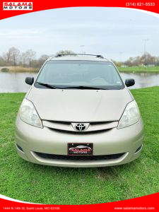 2008 Toyota Sienna - Image 1
