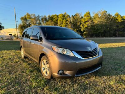 2013 Toyota Sienna - Image 1