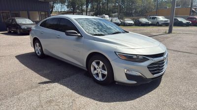 2019 Chevrolet Malibu - Image 1
