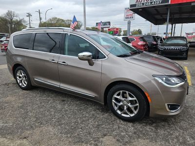 2017 Chrysler Pacifica - Image 1
