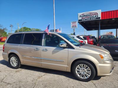 2015 Chrysler Town & Country - Image 1
