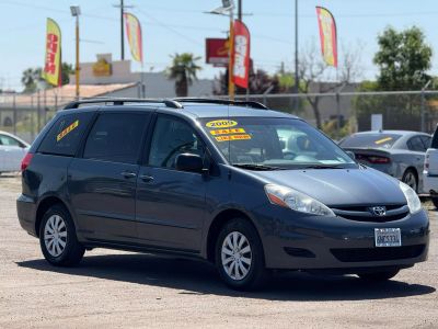2009 Toyota Sienna - Image 1