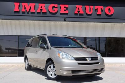 2004 Toyota Sienna - Image 1