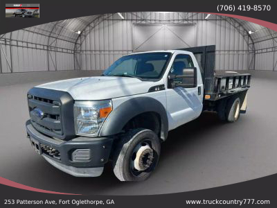 2015 Ford F550 Super Duty Regular Cab & Chassis - Image 1