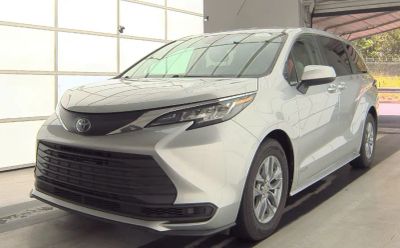 2021 Toyota Sienna - Image 1