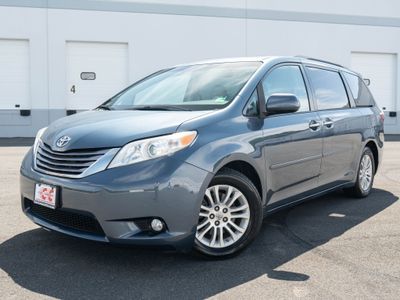 2015 Toyota Sienna - Image 1