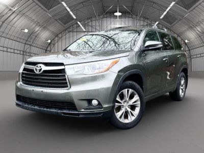 2015 Toyota Highlander - Image 1