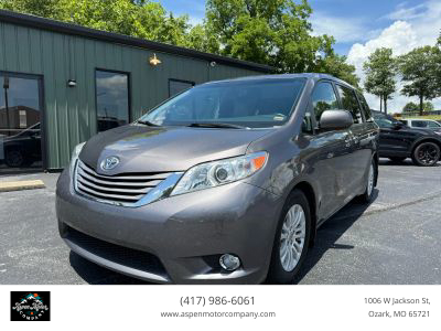 2015 Toyota Sienna - Image 1