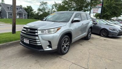 2017 Toyota Highlander - Image 1