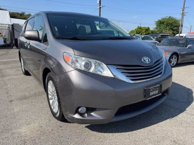2015 TOYOTA SIENNA VAN V6, 3.5 LITER XLE MINIVAN 4D