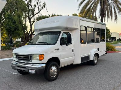 2006 Ford E350 Super Duty Cutaway - Image 1