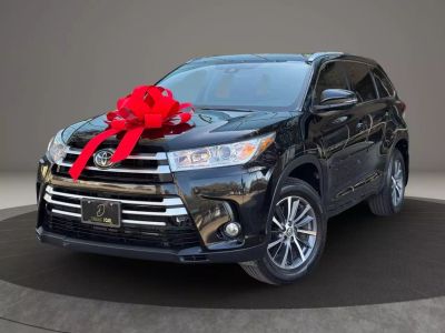 2017 Toyota Highlander - Image 1