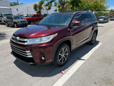 2019 Toyota Highlander - Image 1