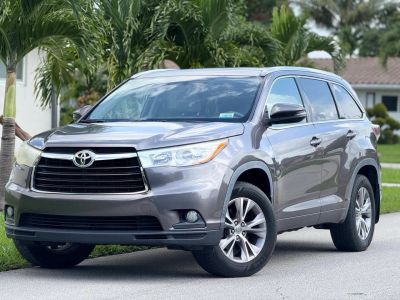 2015 Toyota Highlander - Image 1