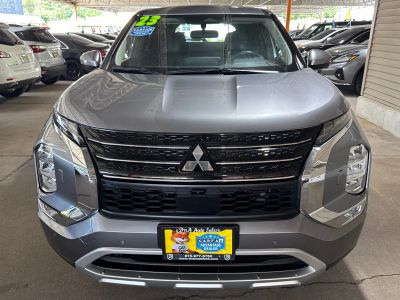 2023 Mitsubishi Outlander - Image 1