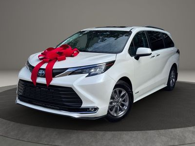 2021 Toyota Sienna - Image 1