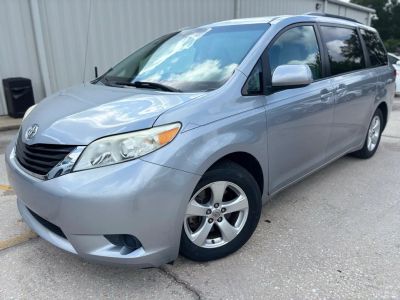 2013 Toyota Sienna - Image 1