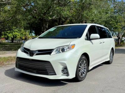 2020 Toyota Sienna - Image 1